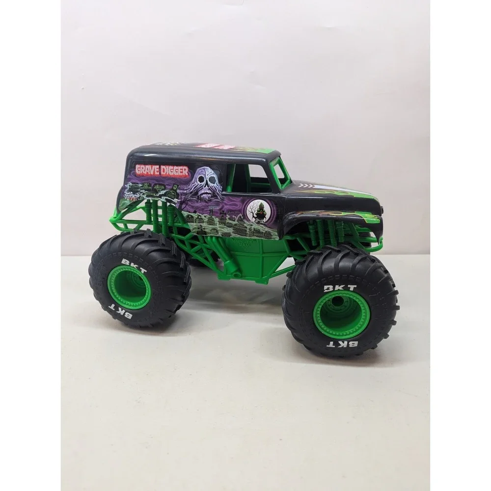 Monster Jam Spin Master Grave Digger 1:15 RC Truck Model 66801 - No Remote *Read